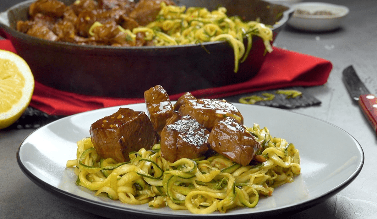 Herrlich leicht und lecker: Steak Bites mit Zoodles