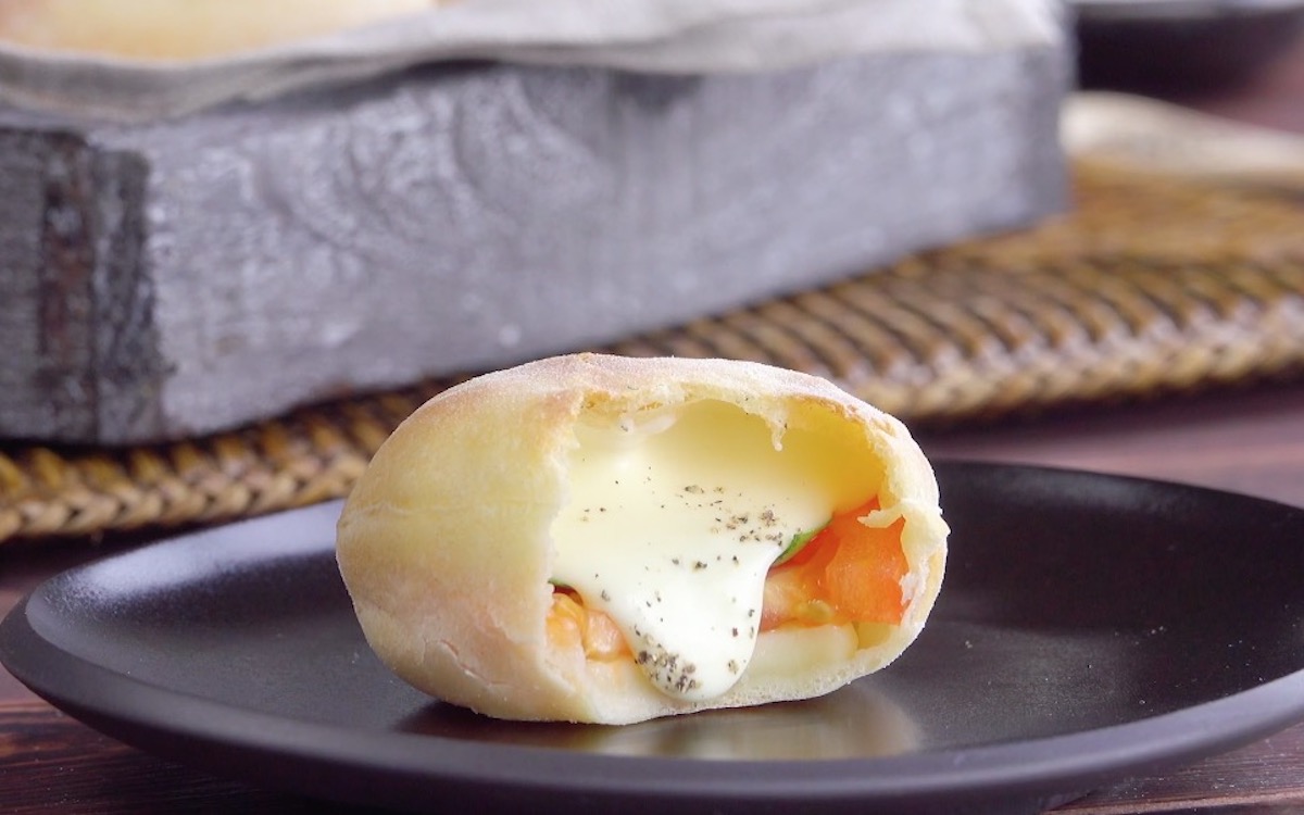 Mini-Calzone mit Tomate-Mozzarella-FÃ¼llung