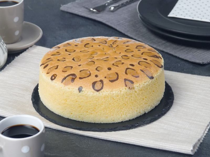 japanischer Käsekuchen mit Leopardenmuster