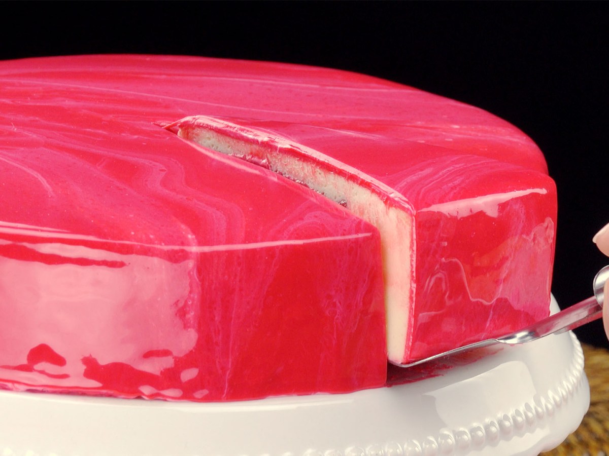 Spiegel-Kuchen: Backe einen Mirror Cake mit glänzender Glasur