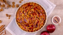 Tarteform mit Apfelkuchen mit Karamell