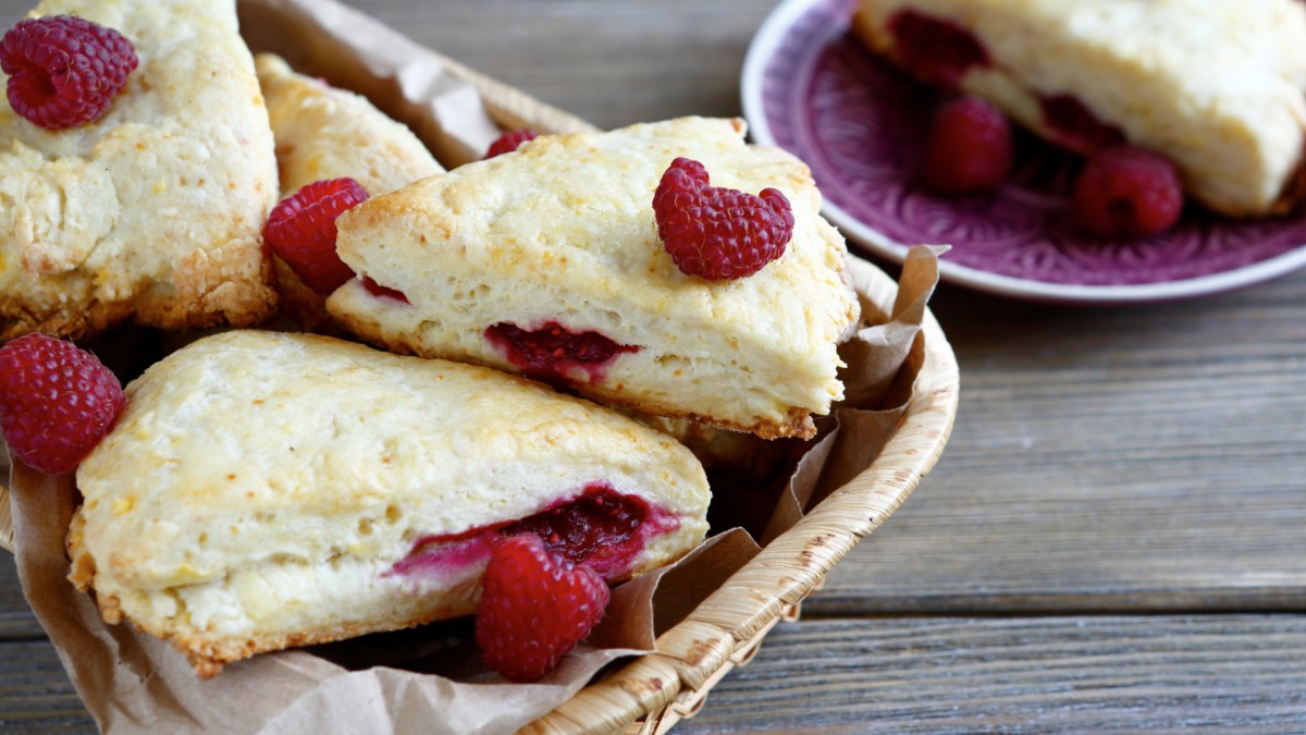 Himbeer-Scones in KÃ¶rbchen