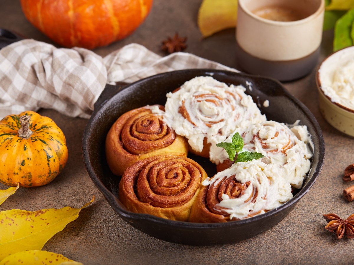 Zimtschnecken im Herbstkleid: So backst du Kürbisschnecken