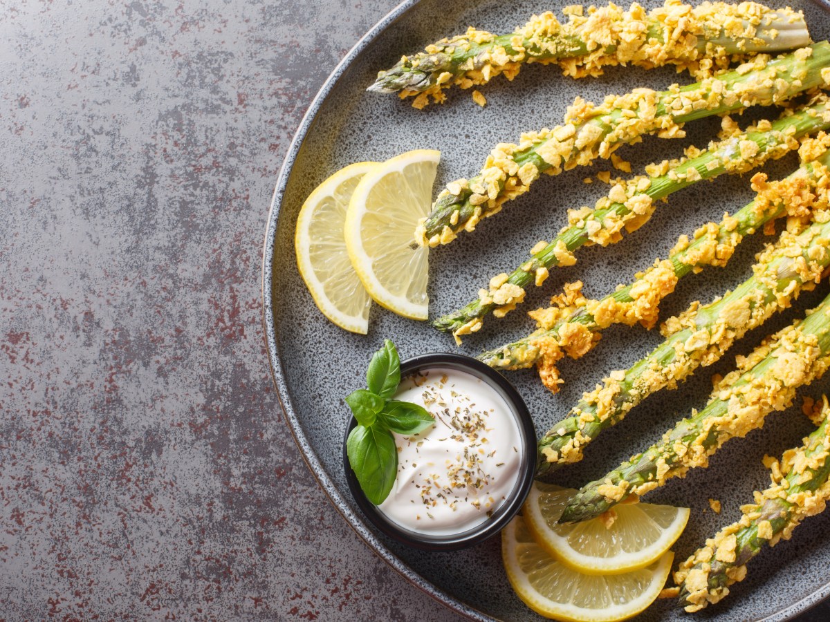 Panierter Spargel mit Panko und Parmesan ist die beste Beilage