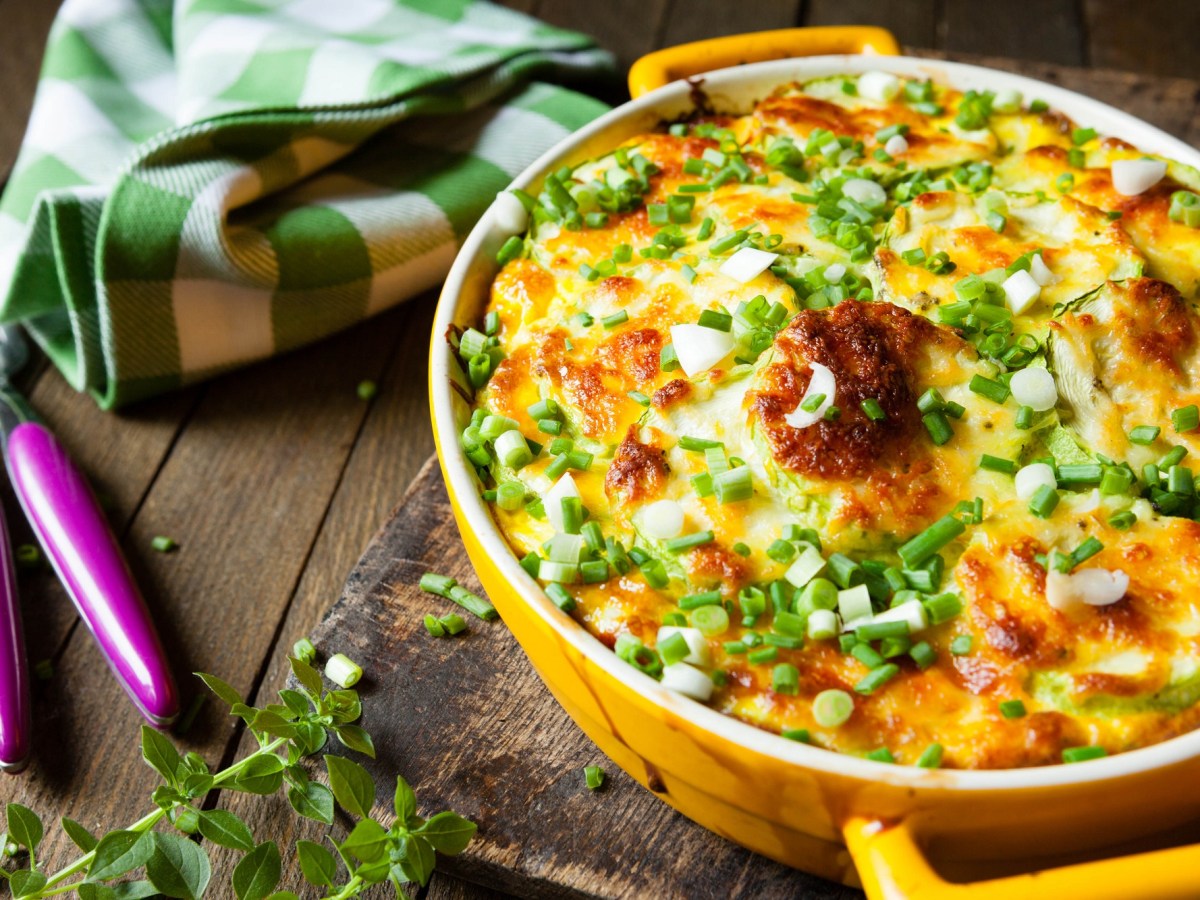 Cremiger Kartoffel-Zucchini-Auflauf für die ganze Familie