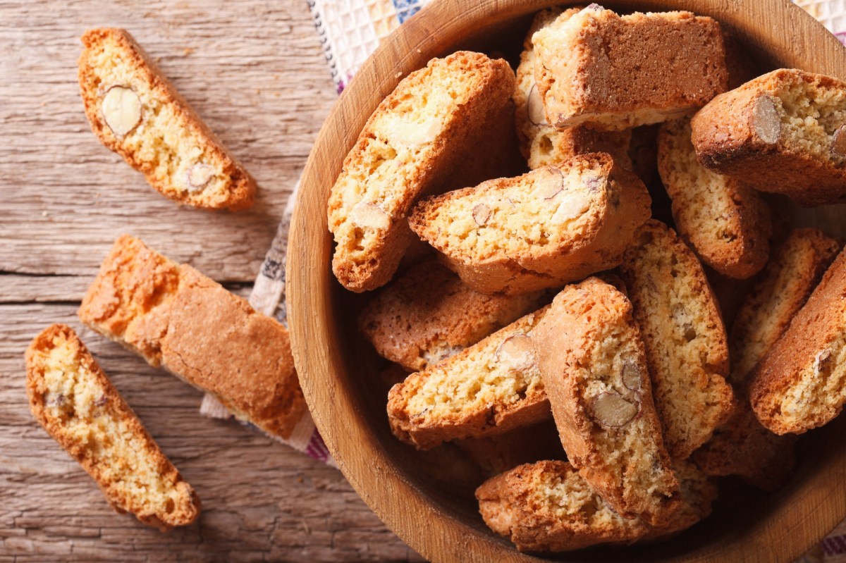 Cantuccini in einer Schüssel.