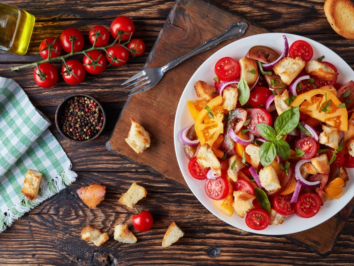 Ein Teller Panzanella.