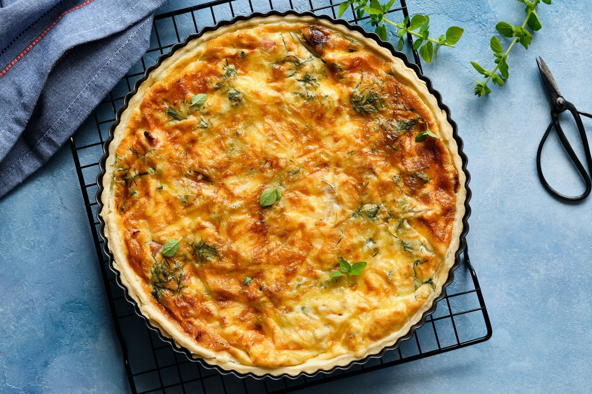 Västerbotten-Quiche auf einem Tisch