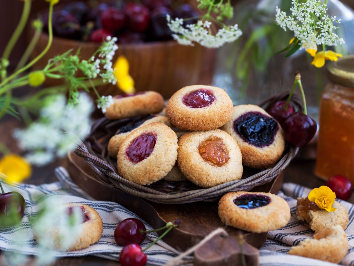 Mandelkekse mit Marmelade: köstliche Nascherei für zwischendurch