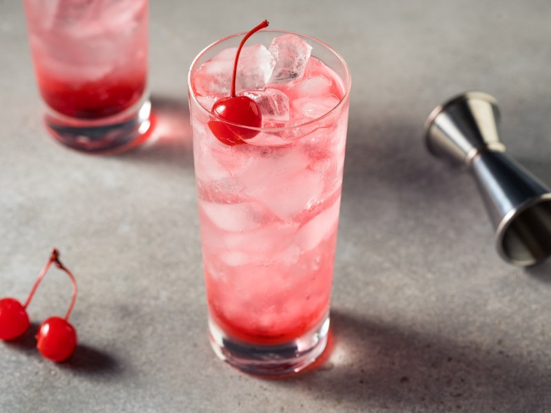 Zwei Gläser Shirley Temple Cocktail