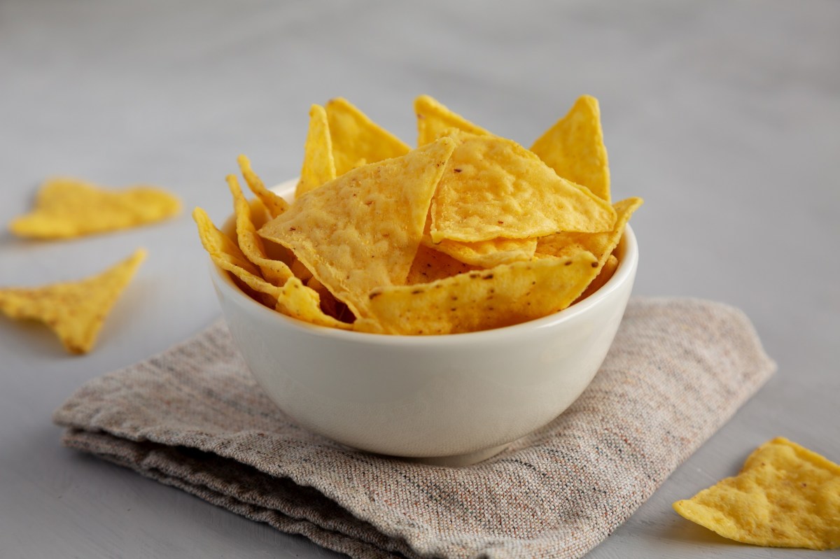 Tortilla-Chips selbst machen: Tortilla-Chips in einer Schale.