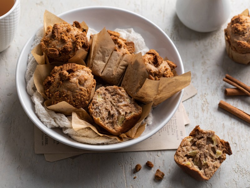 Schale mit Spekulatius-Muffins