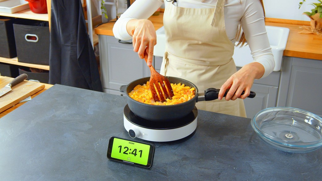 In nur 20 Minuten fertig: Probiere diese One-Pot-Nudeln mit Würstchen