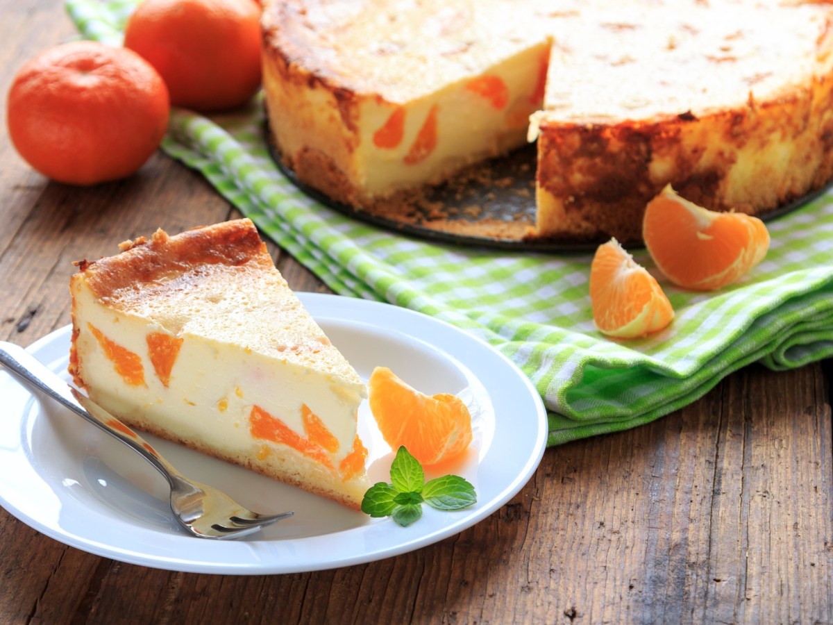 Saftig und cremig: So lecker schmeckt Mandarinen-Quark-Kuchen